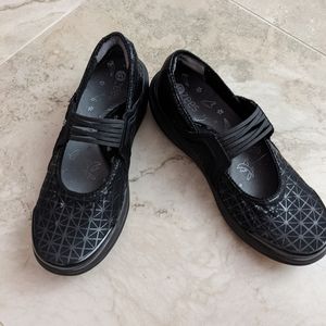 BZEES WOMANS CANDY SHOE